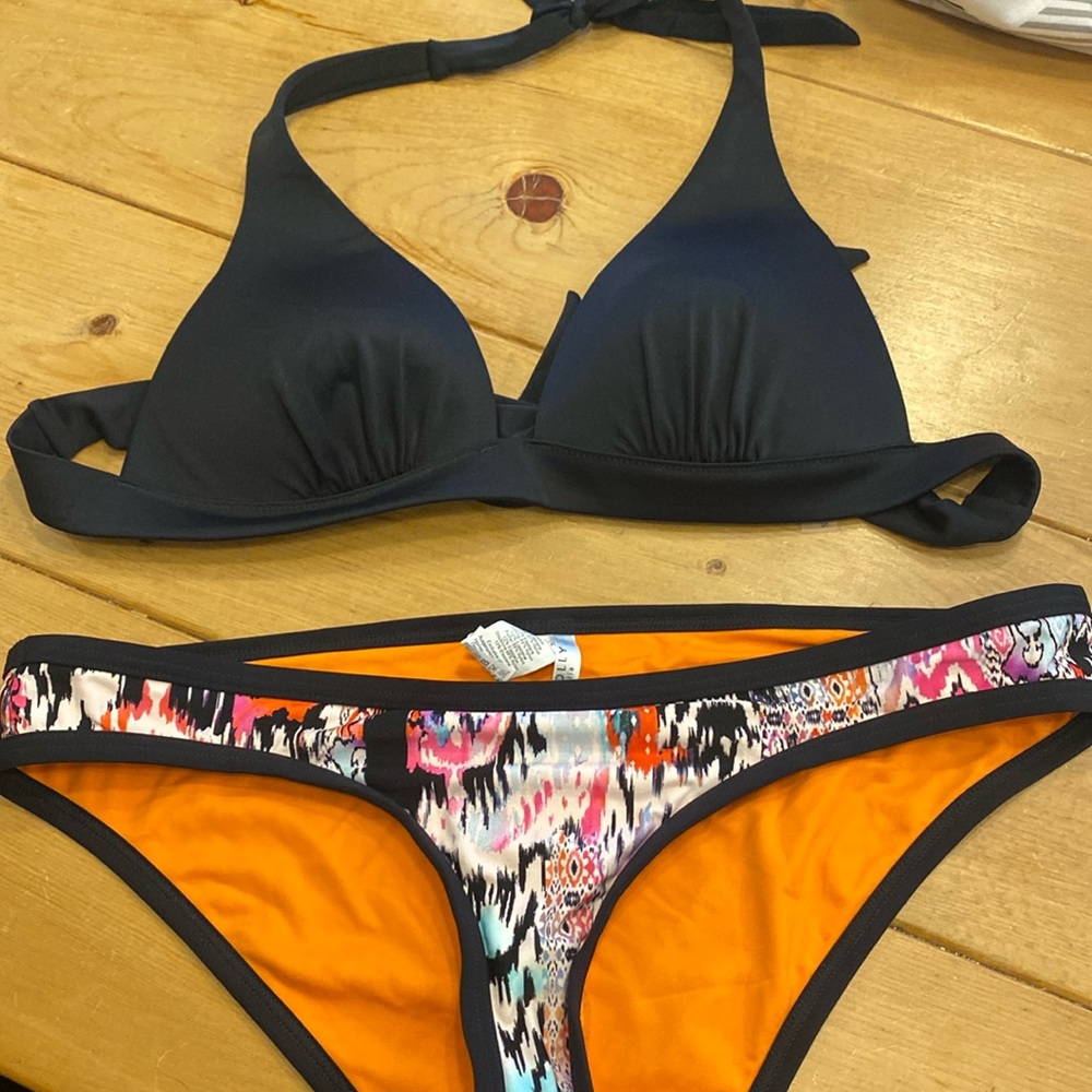 Black Victoria’s Secret mould cup tie halter + multi colour Seafolly NEW bottoms